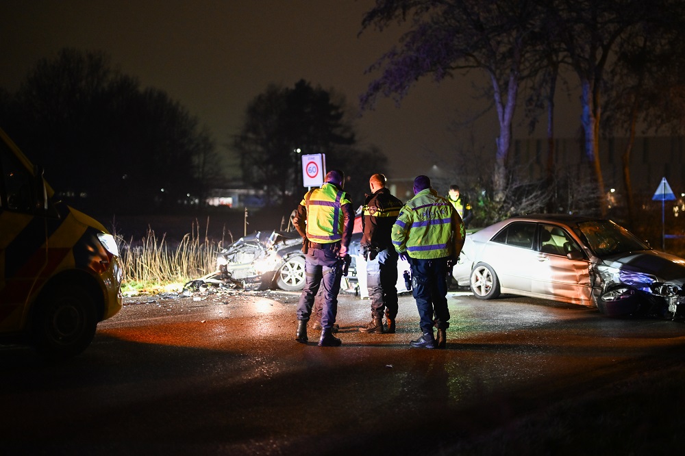 Gewonde na frontale aanrijding tussen twee auto’s