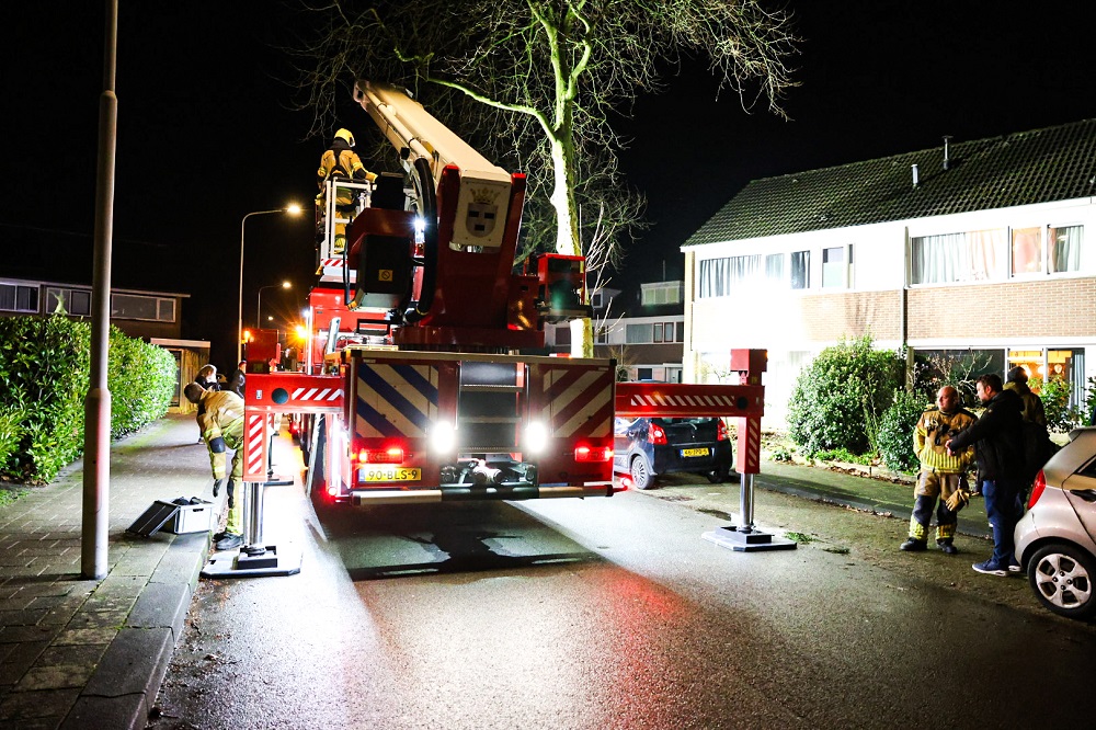 Zoektocht na brandlucht in woning