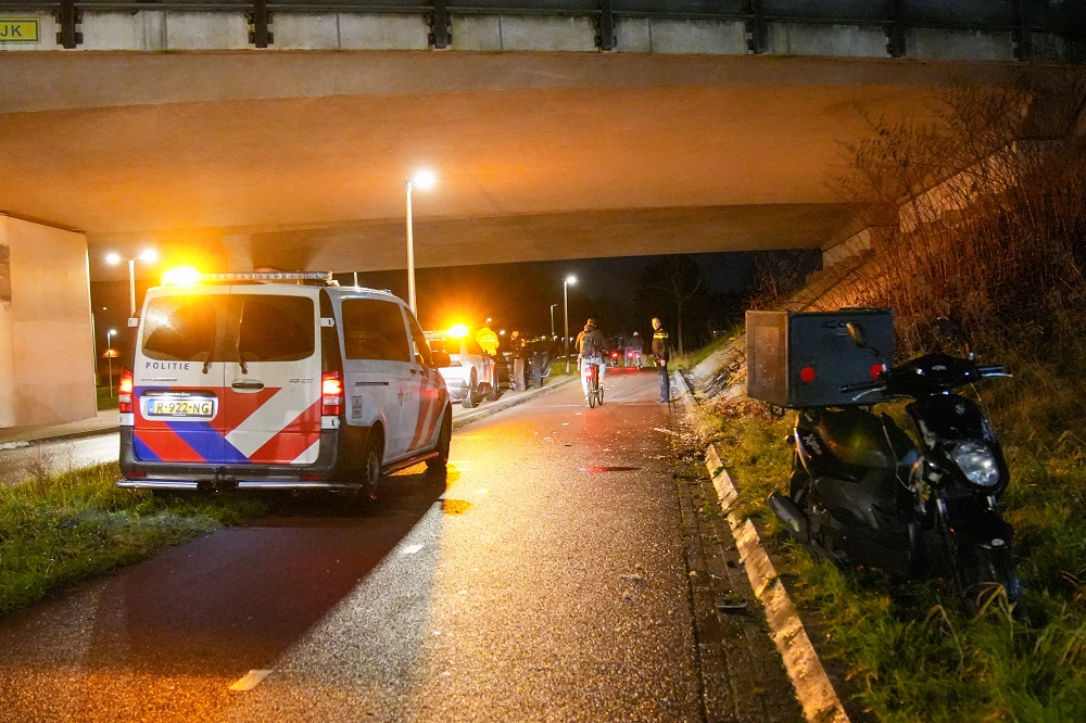 Scooterrijder en fietser botsen tegen elkaar, beiden lichtgewond