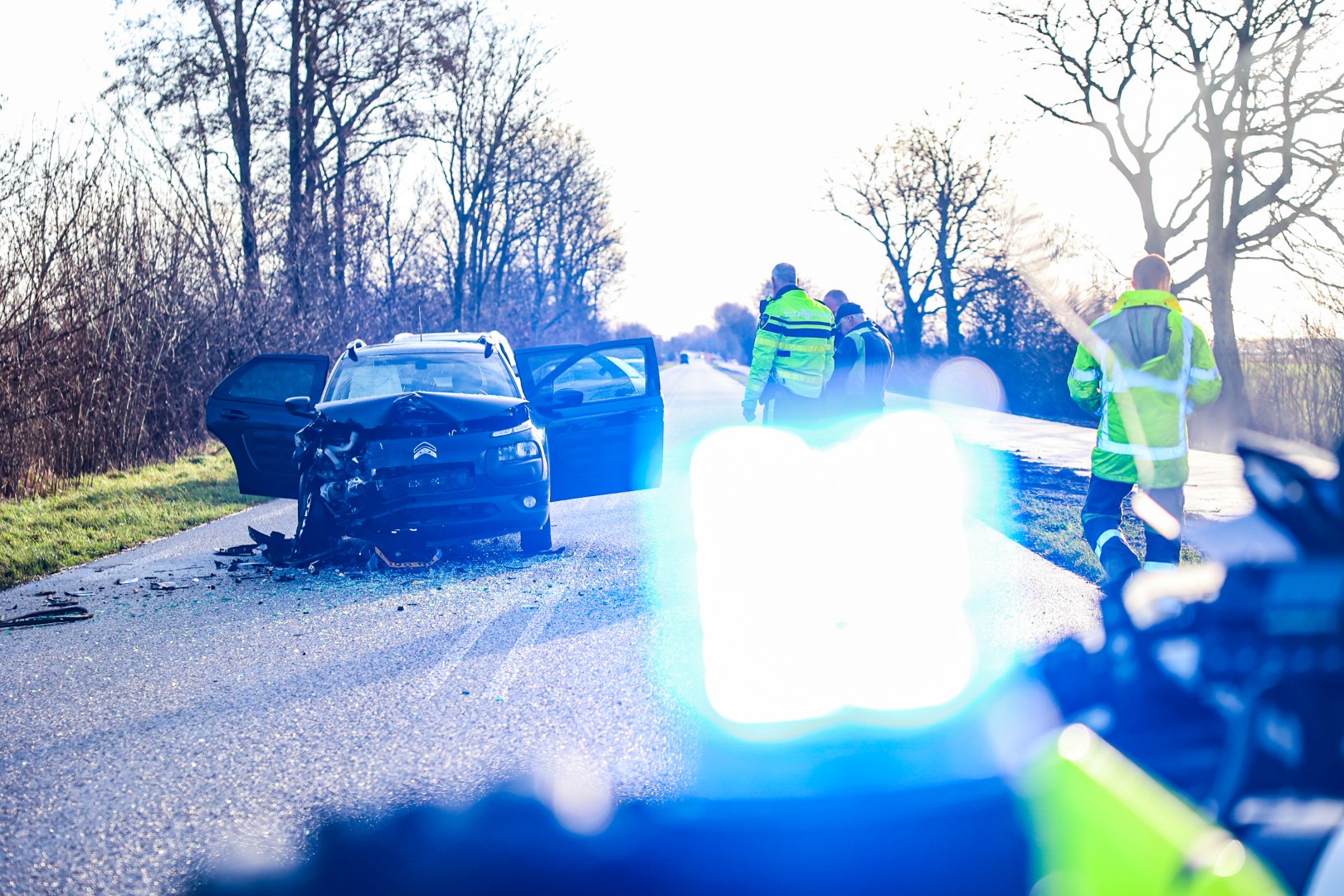 Auto fors beschadigd na ongeval met tractor