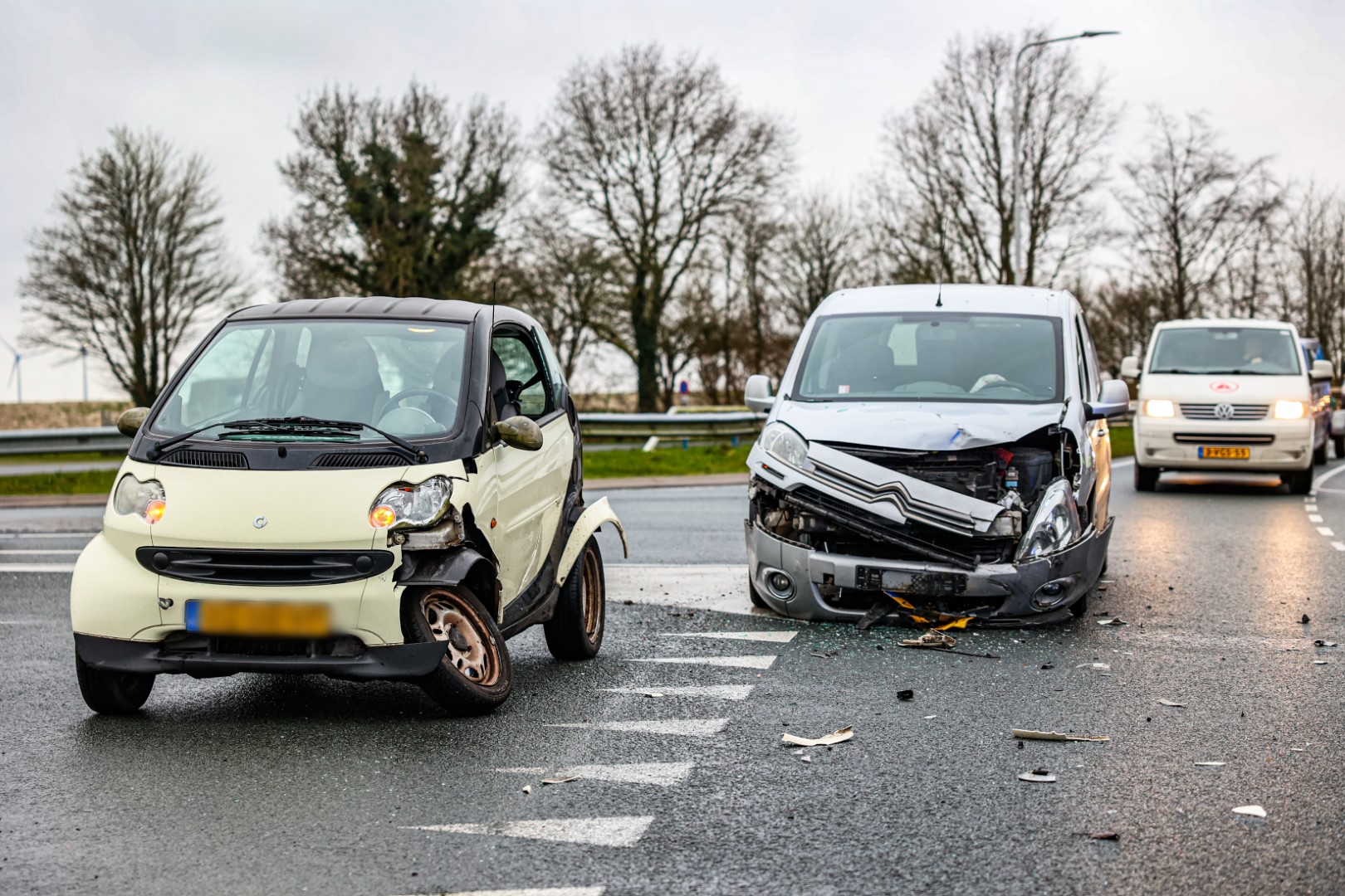 Forse schade bij ongeval tussen twee personenauto’s