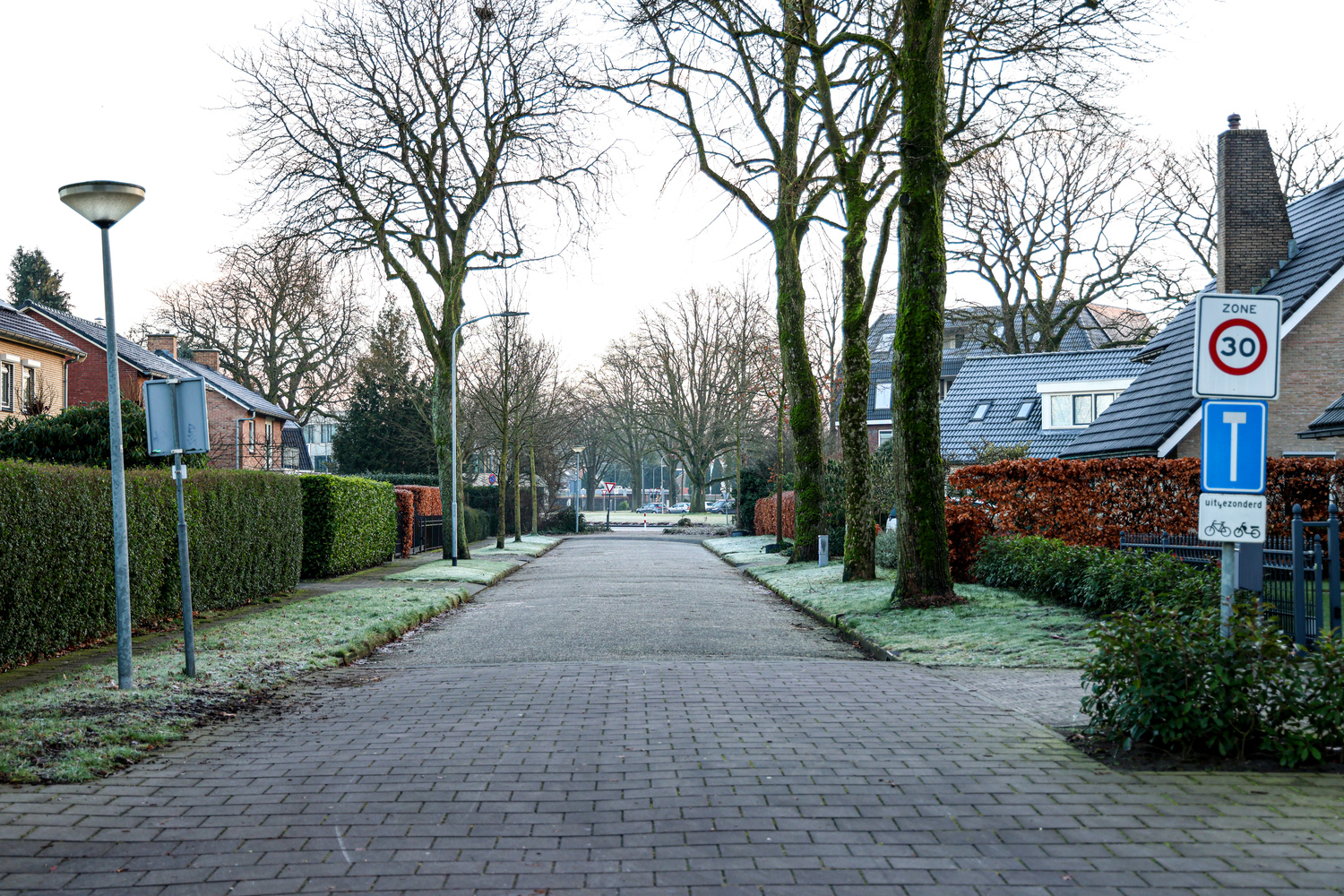 Politie zoekt fietser na aanrijding