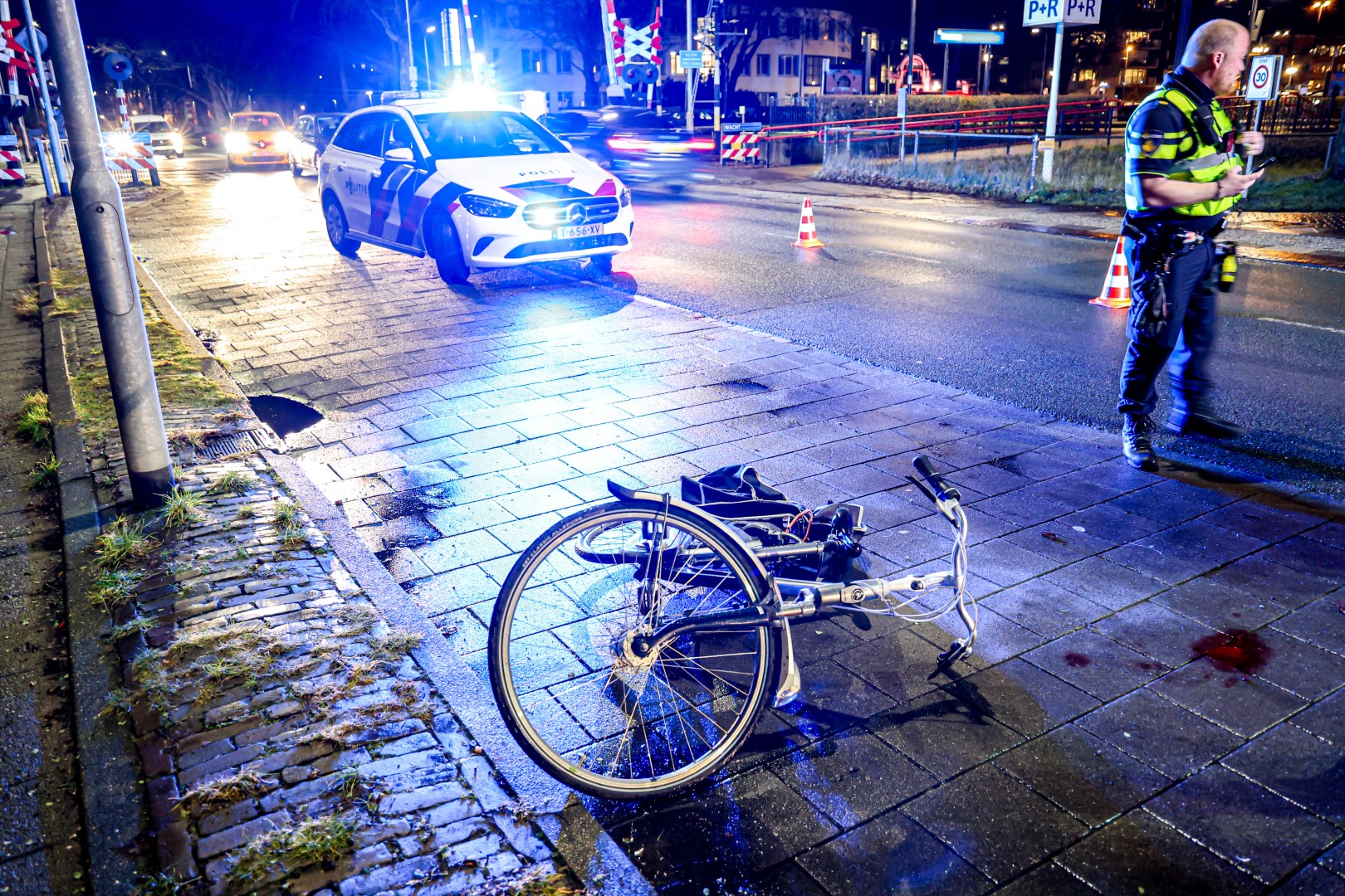 Fietser naar ziekenhuis na aanrijding met auto