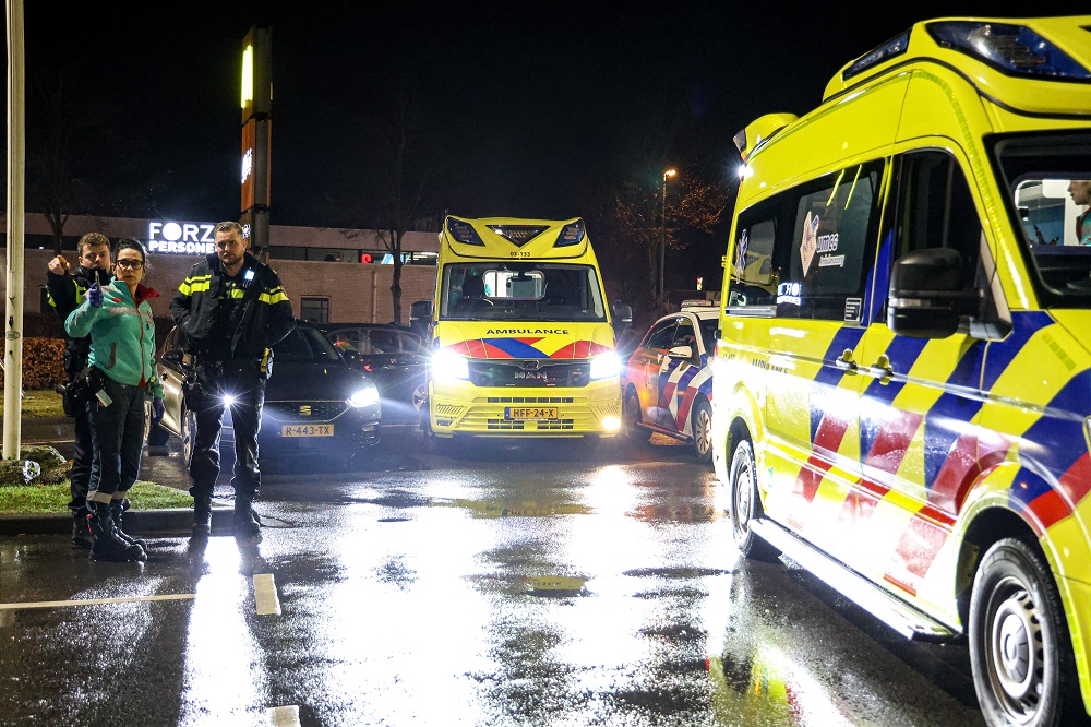 Botsing tussen drie auto’s op parkeerplaats McDonald’s