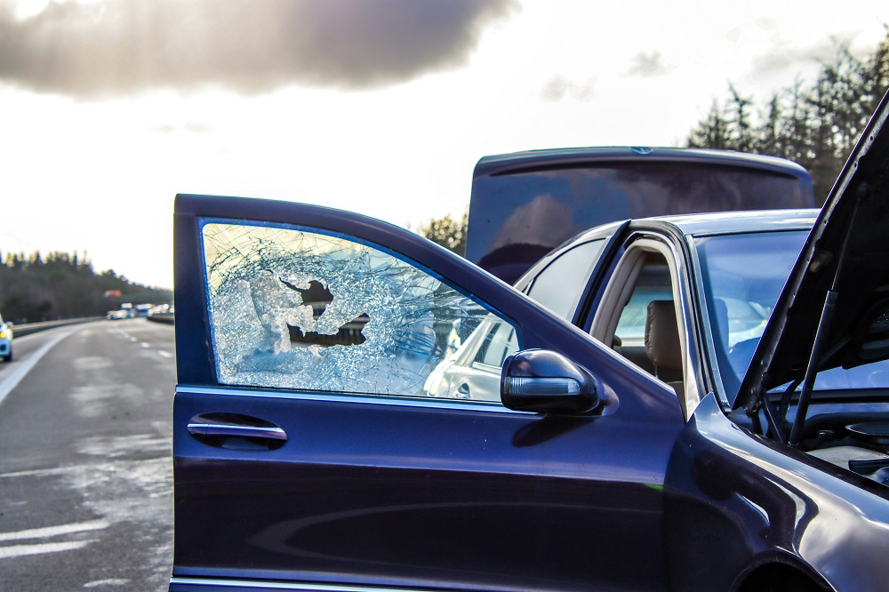 Automobilist negeert grenscontrole, auto doorzeefd met kogels