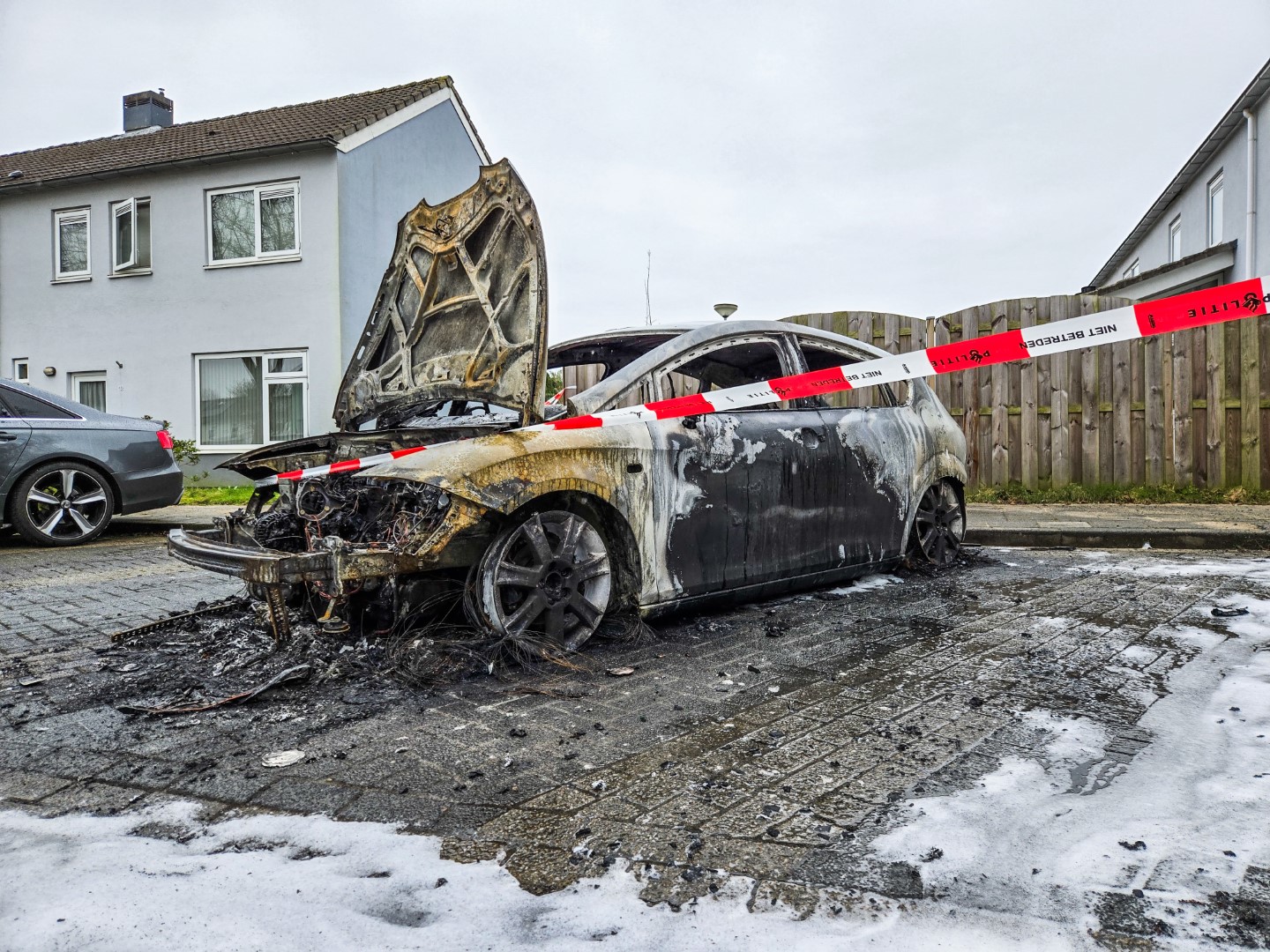 Derde auto verwoest door brand
