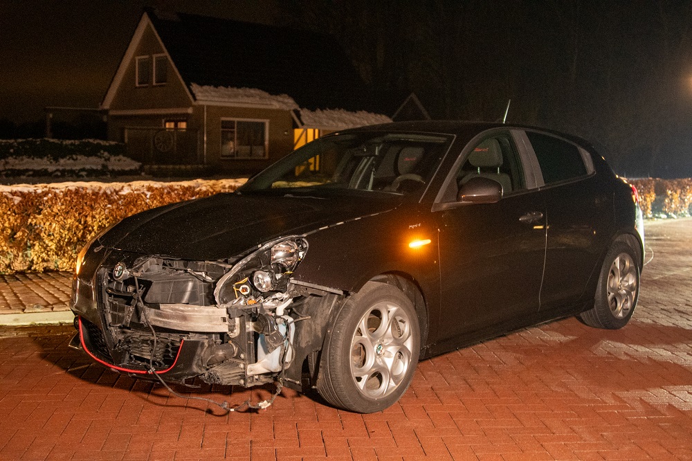 Auto’s flink beschadigd na botsing