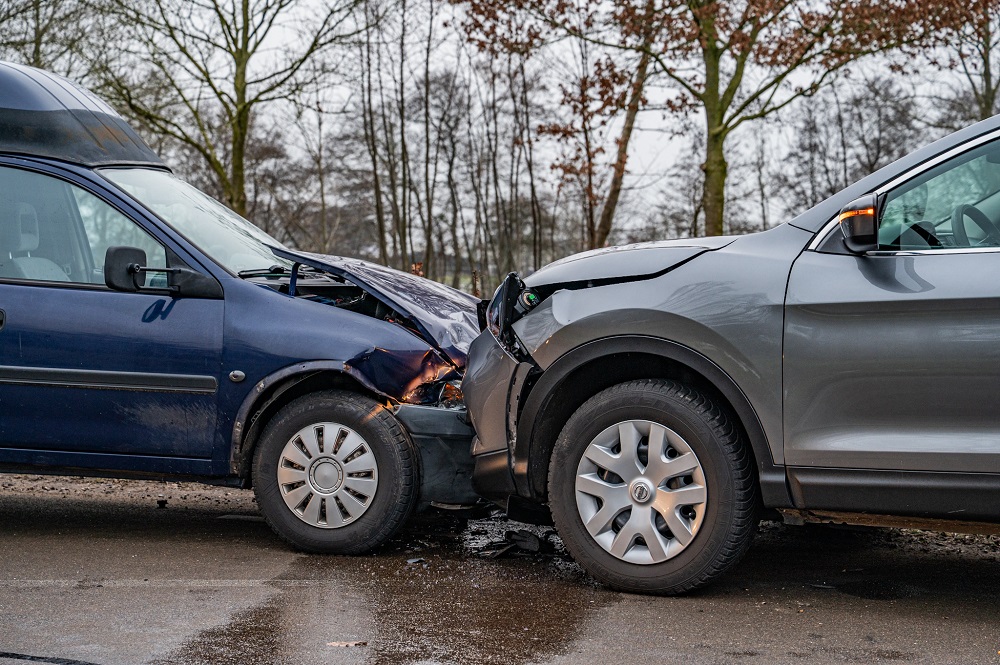 Frontale botsing, politie onderzoekt oorzaak