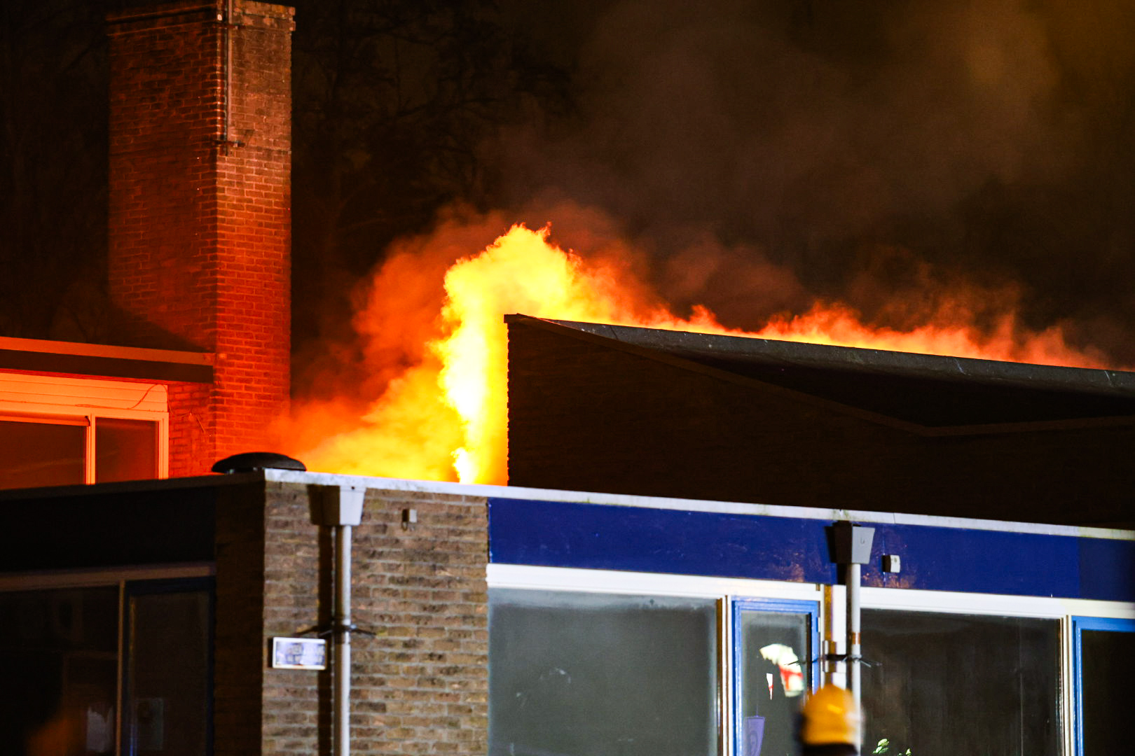Uitslaande brand in voormalig schoolgebouw
