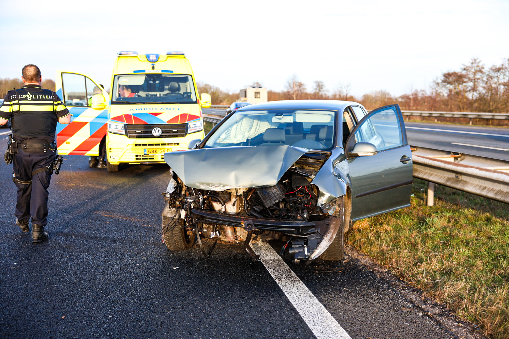 UPDATE: Weg bezaaid met modder na eenzijdig ongeval op snelweg