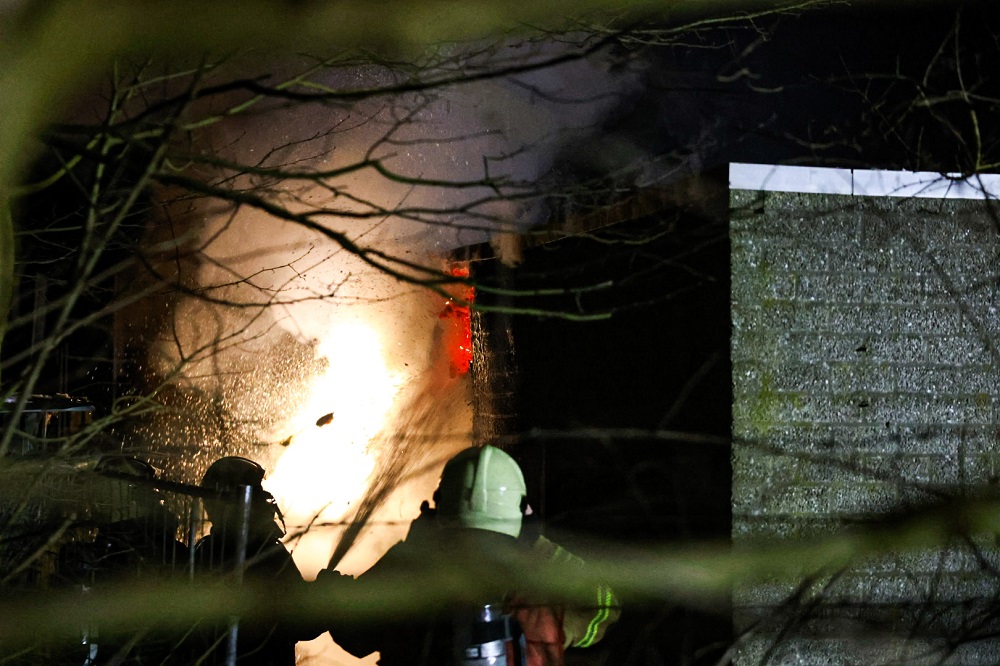 Brandweer rukt uit voor uitslaande brand bij voetbalclub