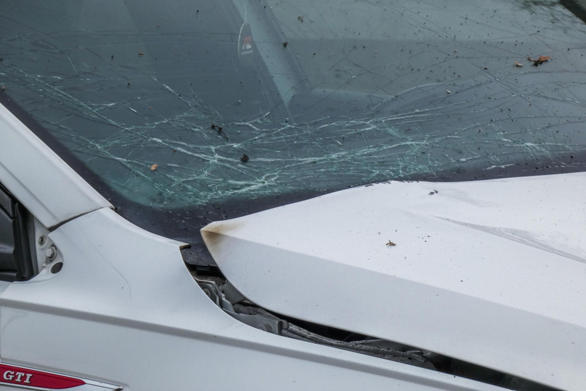 Schade aan auto na explosie