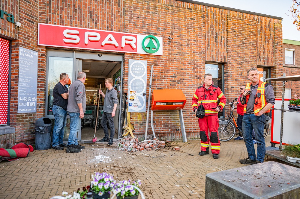 BMW ramt gevel van Spar supermarkt