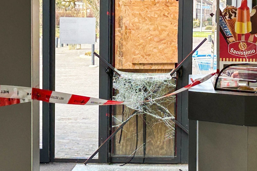 Veel schade door inbraak in telefoonwinkel