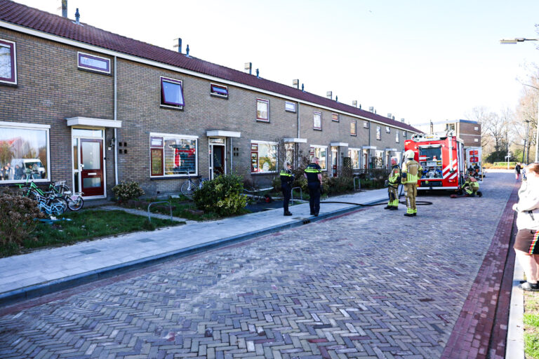 Keukenbrand snel geblust door buurtbewoners, voor dat brandweer er was