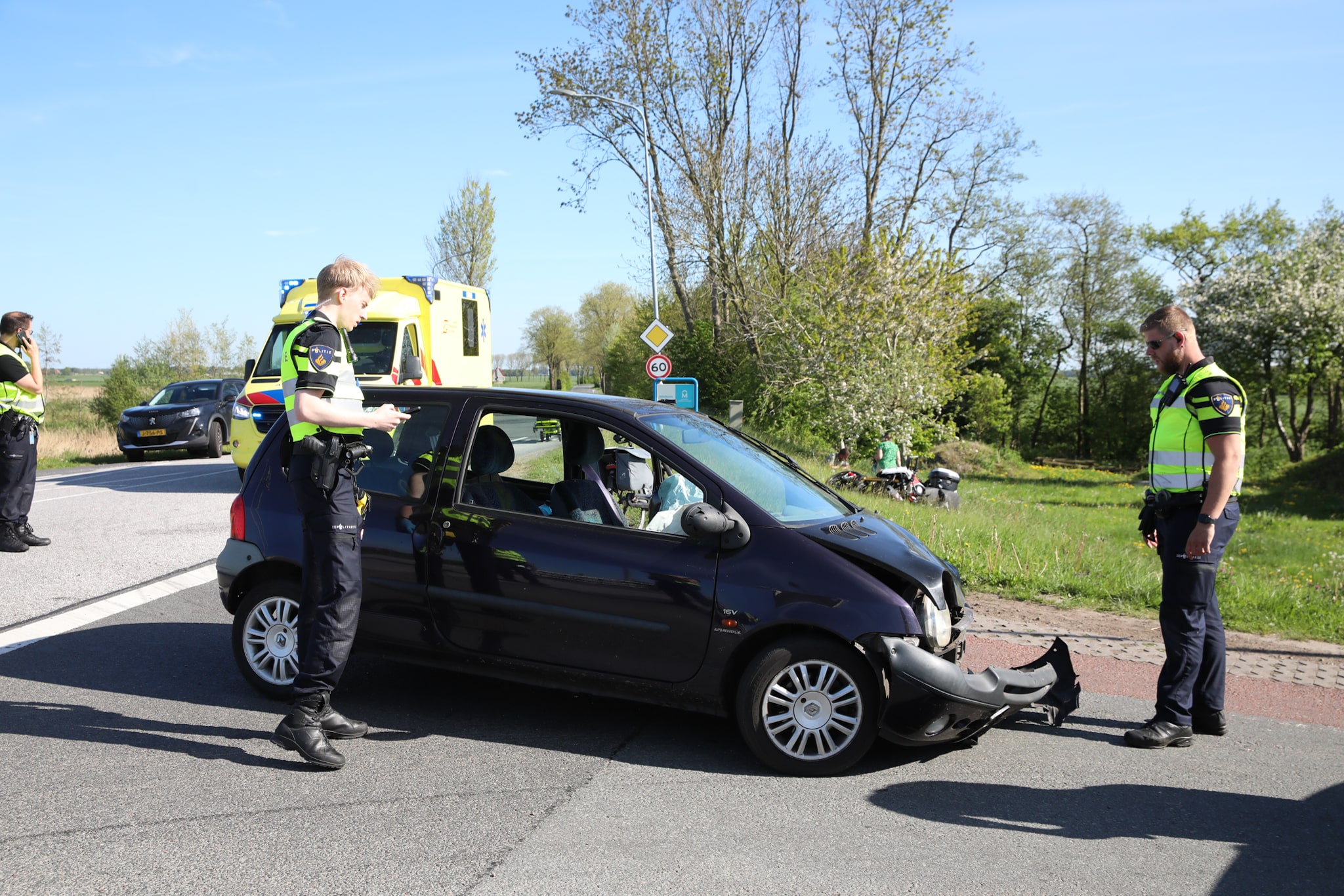 Motorrijder gewond na aanrijding met auto