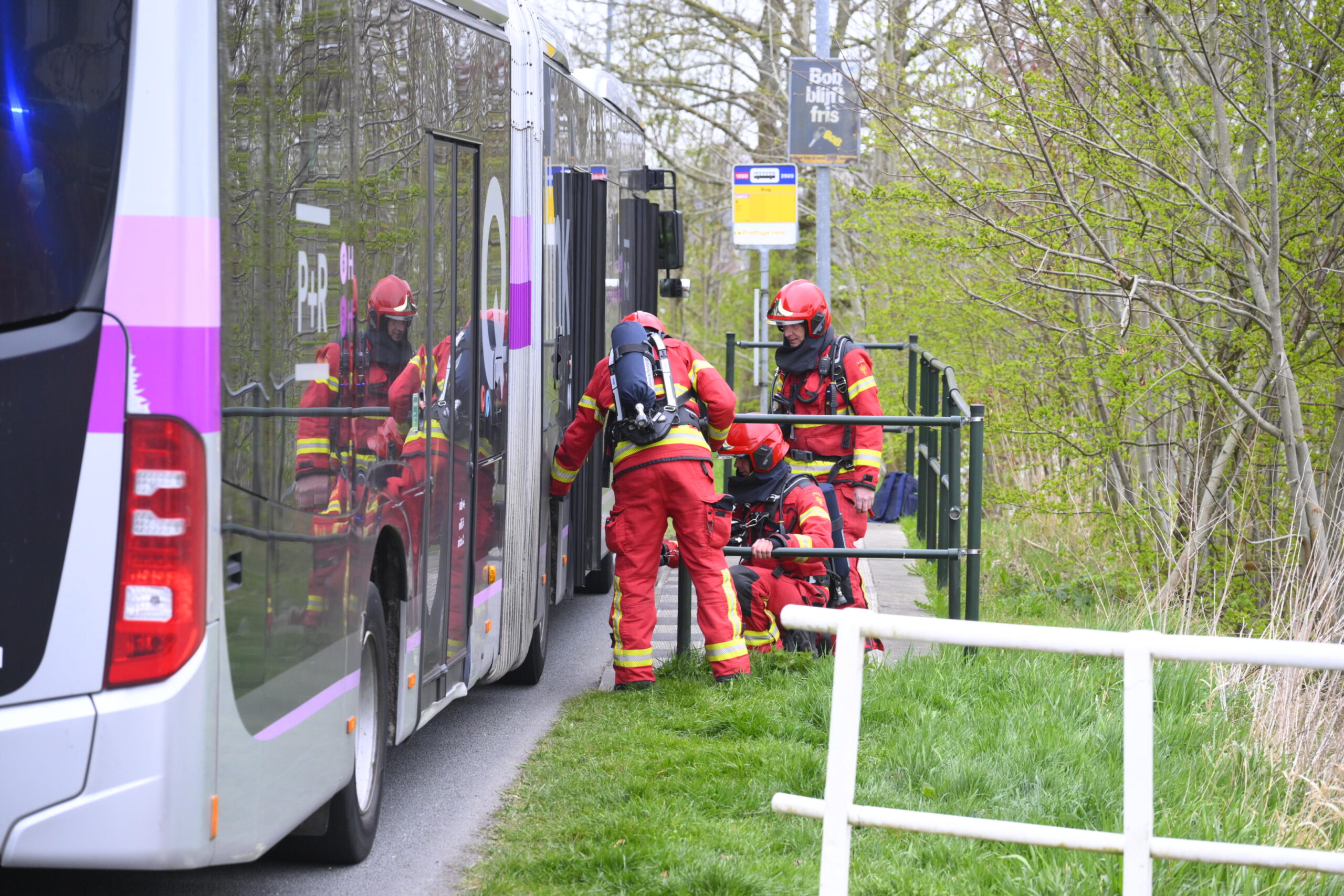 Brandweer ingezet voor lijnbus met vastgelopen remmen