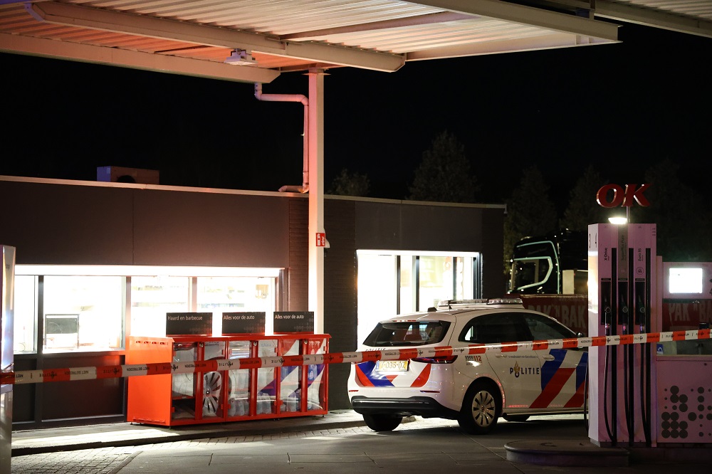 Tankstation afgezet na overval, politie doet onderzoek