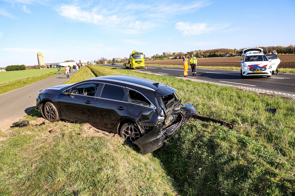 Veel schade door kop-staartbotsing, weg volledig dicht