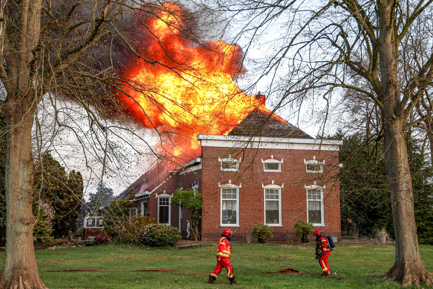 VIDEO | Woning verwoest door uitslaande brand
