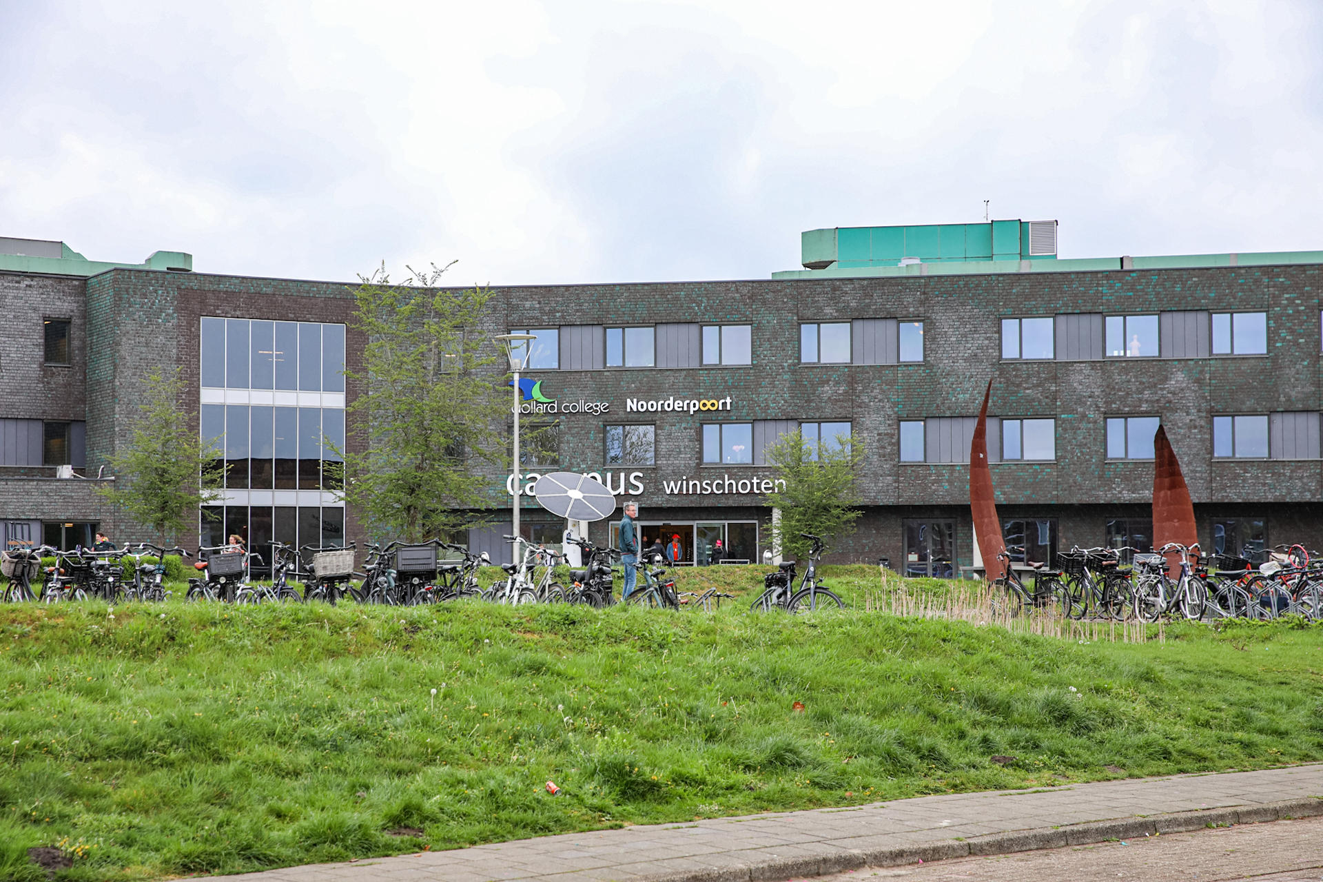 Examenstunt loopt uit de hand: vuurwerk en eieren op schoolterrein