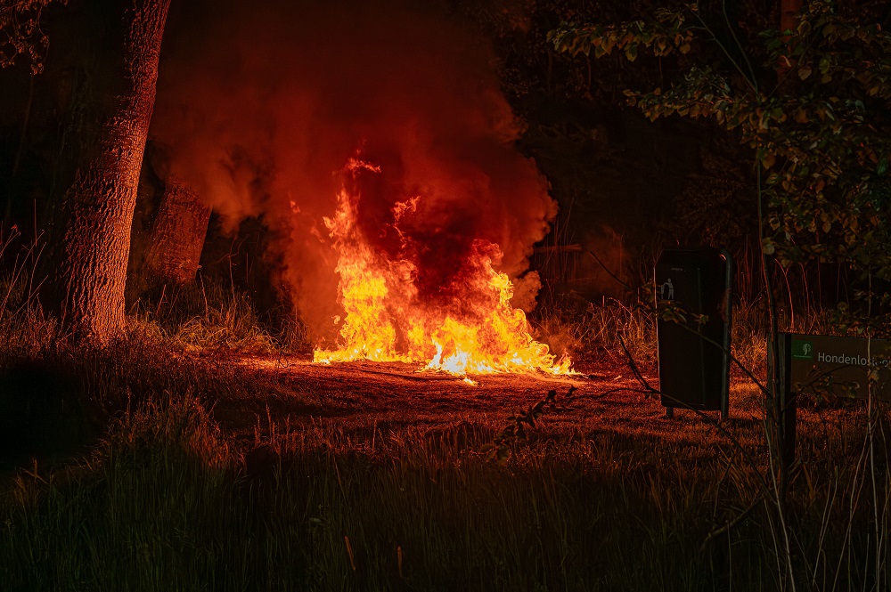 Picknicktafel verwoest door brand in natuurgebied