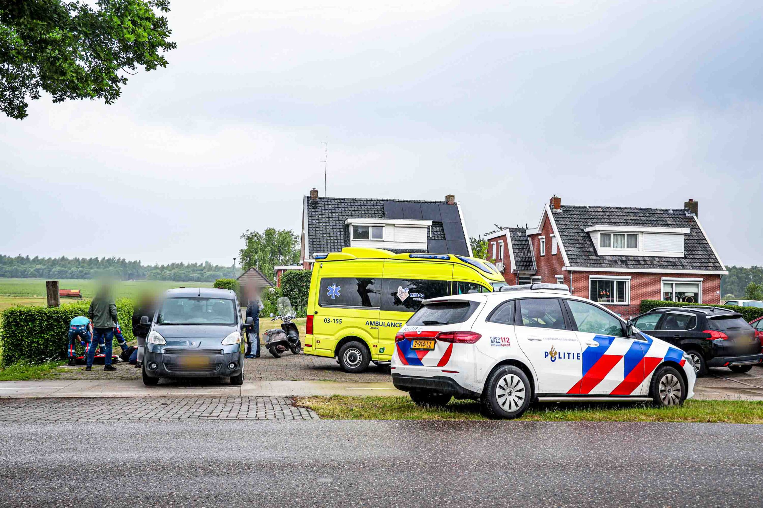 Scooterrijder gewond bij botsing met busje