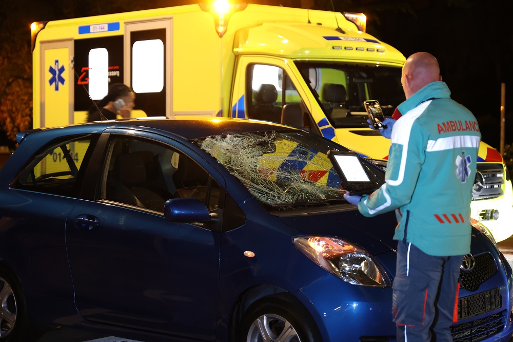 Fietser geschept door auto, hulpdiensten met spoed ter plaatse