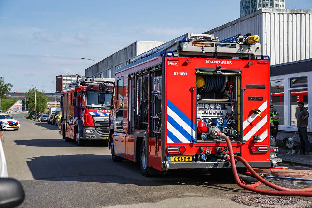 Brandweer heeft brand in bedrijfspand snel onder controle