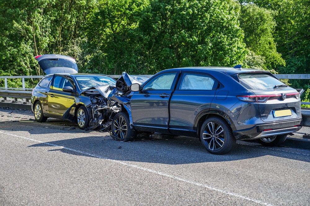 Drie gewonden bij frontale botsing