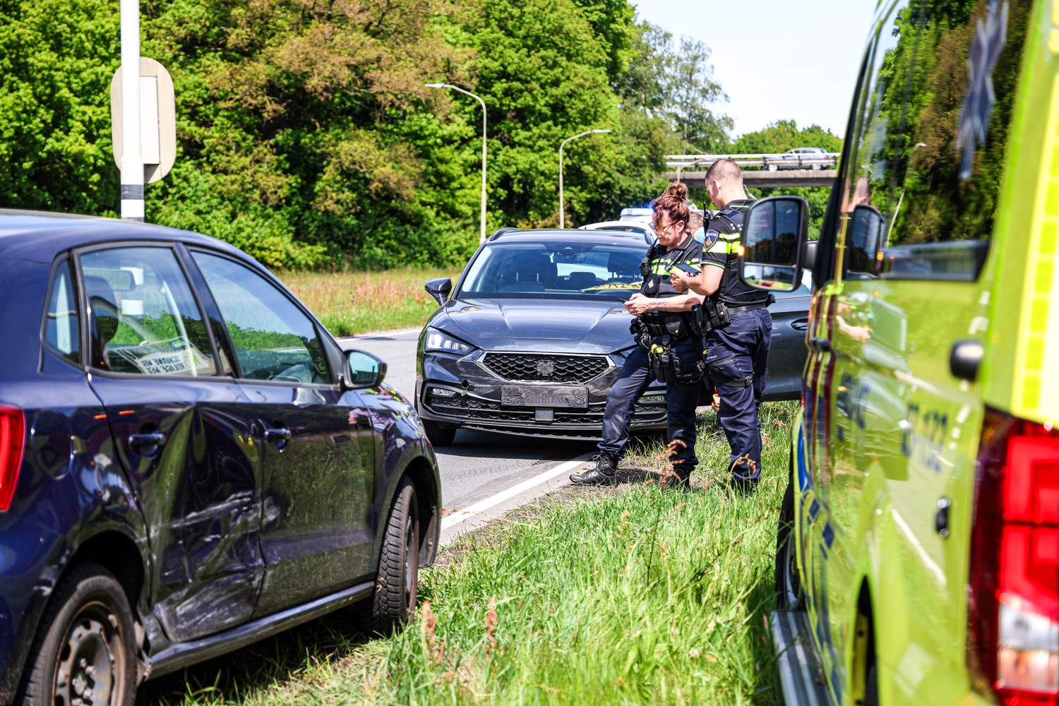 Vrouw naar ziekenhuis na verkeersongeval