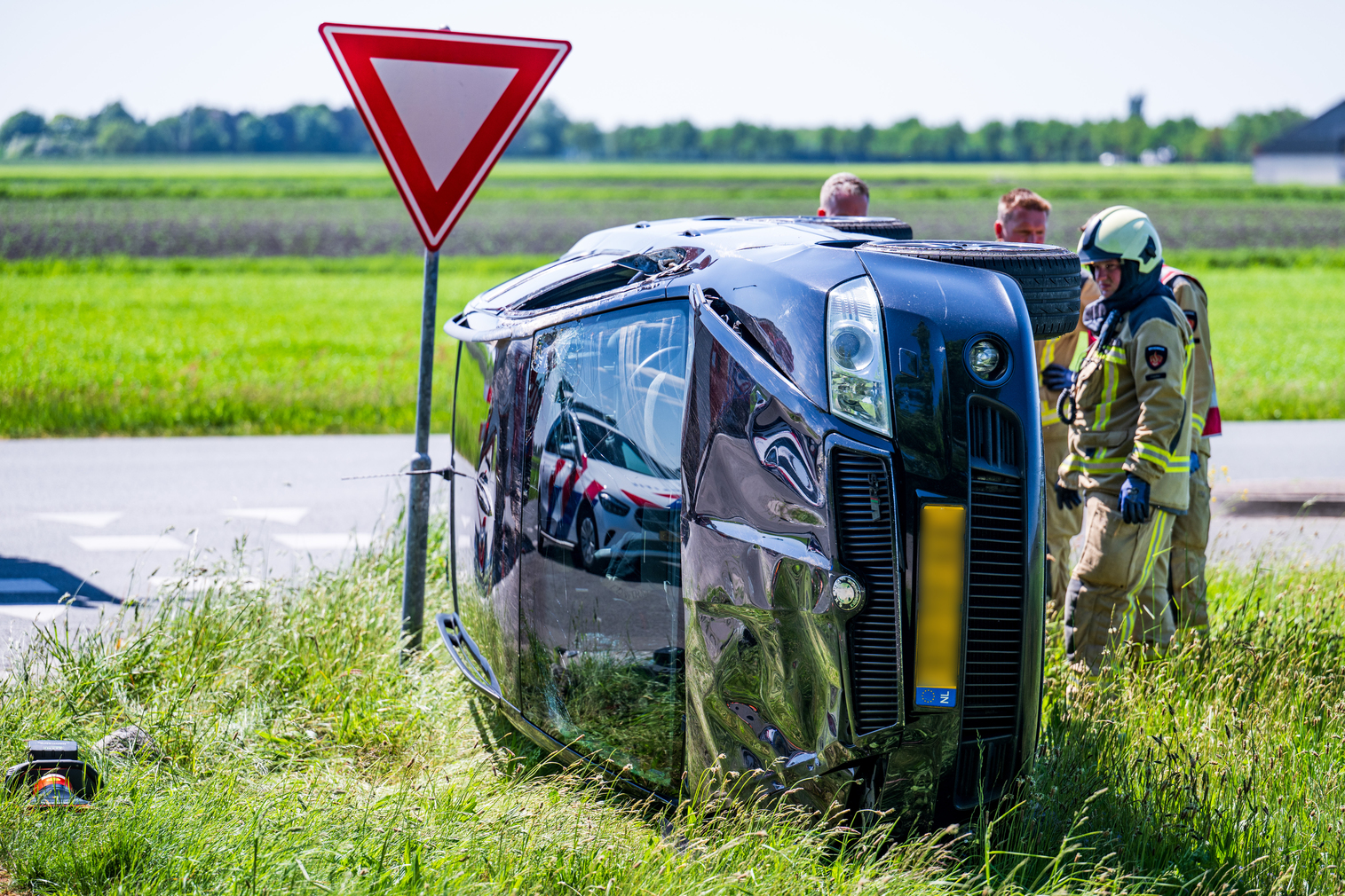 Automobilist crasht tijdens vluchtpoging na eerder ongeval