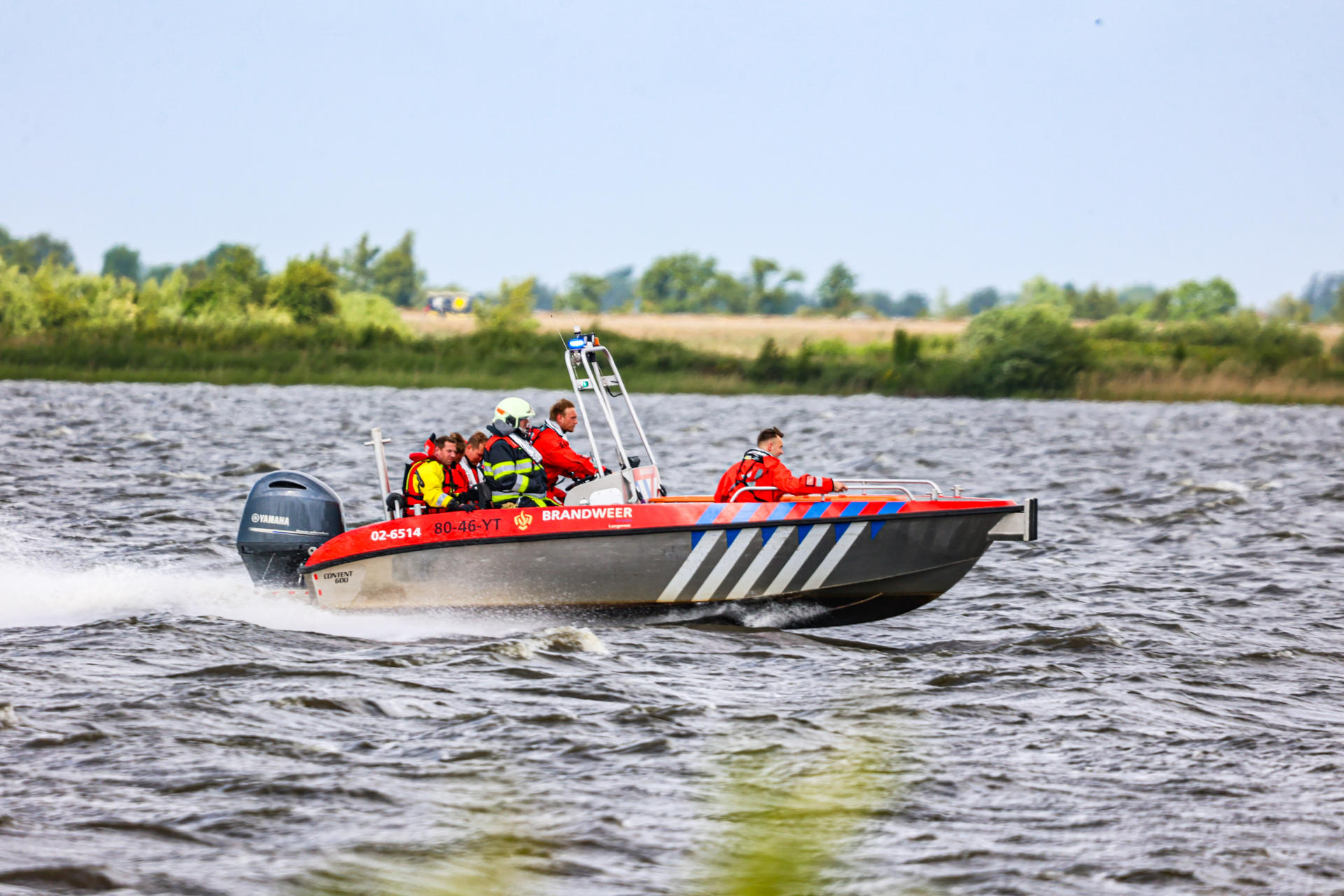 Brandweer schiet te hulp bij vastgelopen catamaran, eigenaar aangezien voor drenkeling