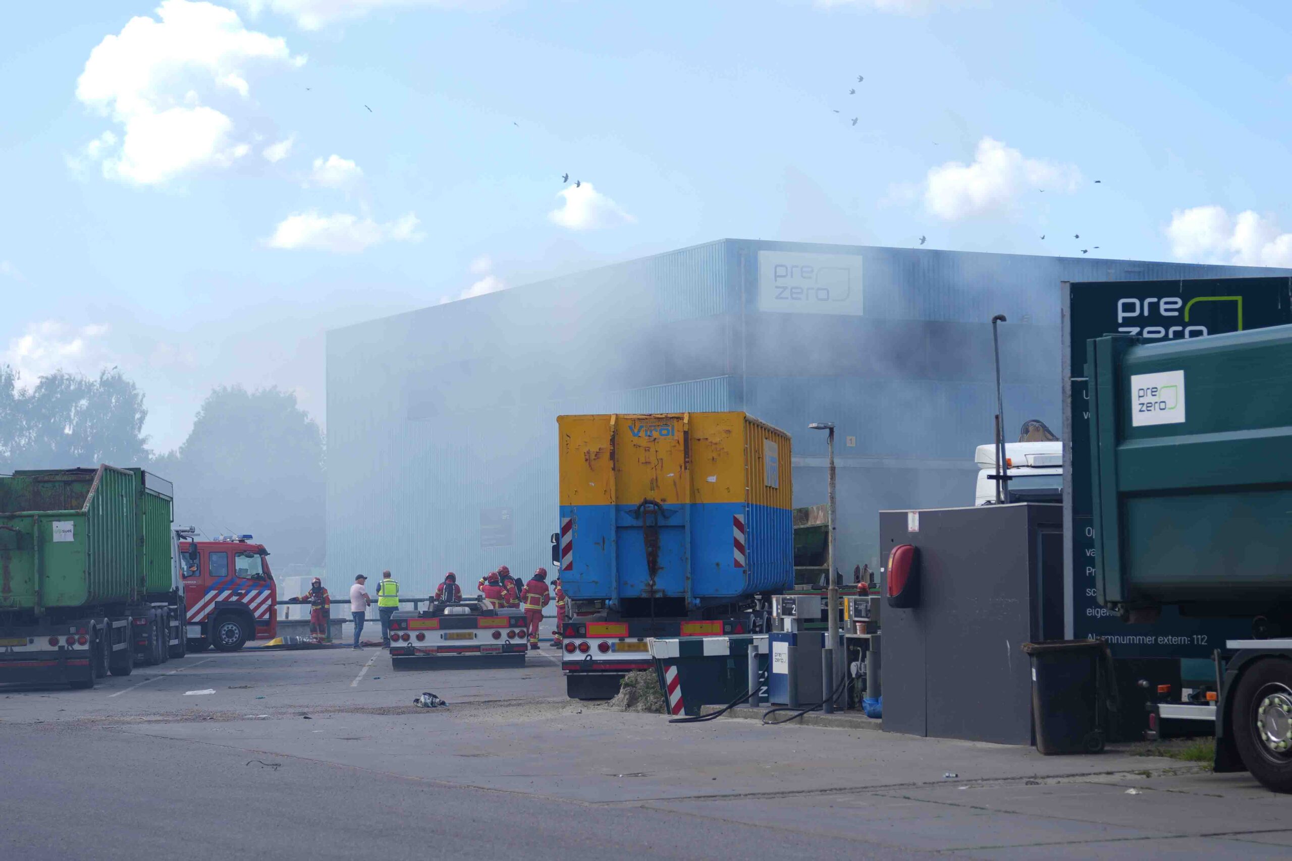 Grote rookontwikkeling door brand bij afvalverwerker