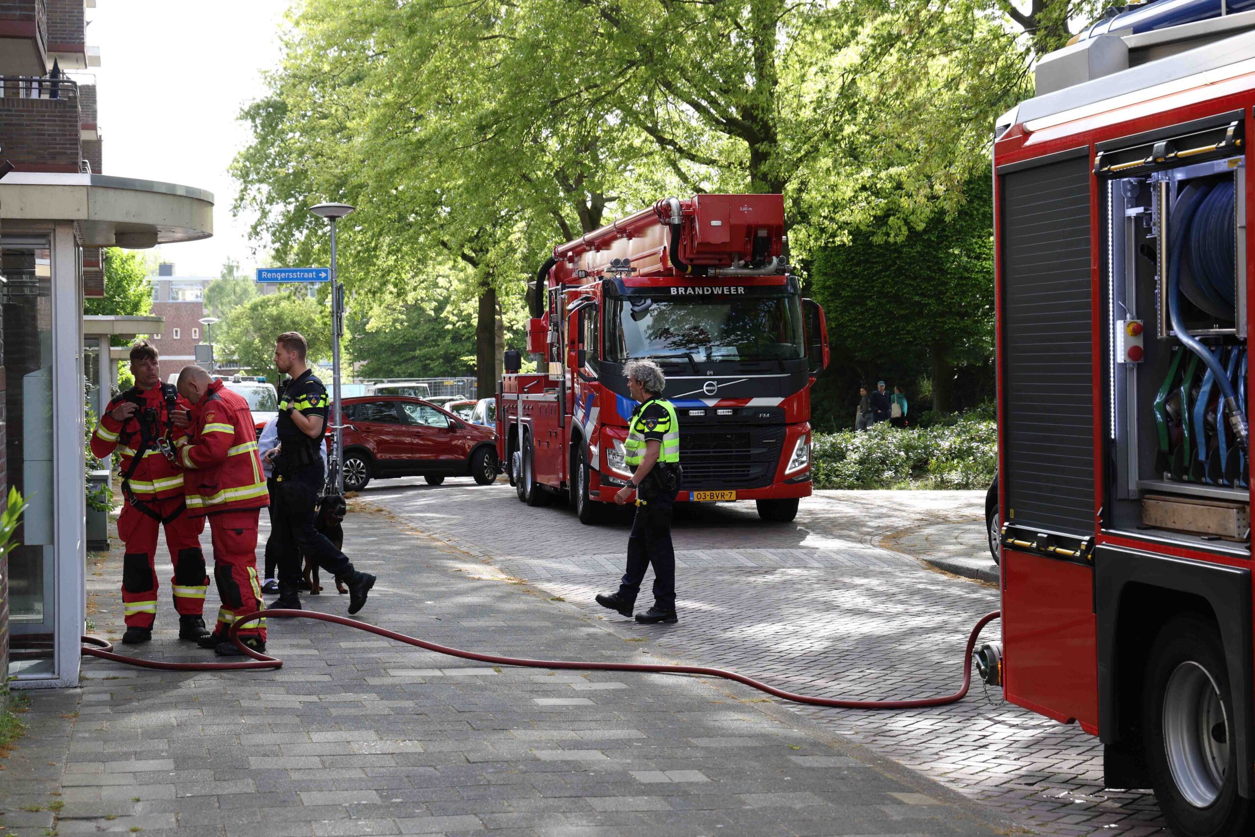 Brandweer controleert woning na brandmelding