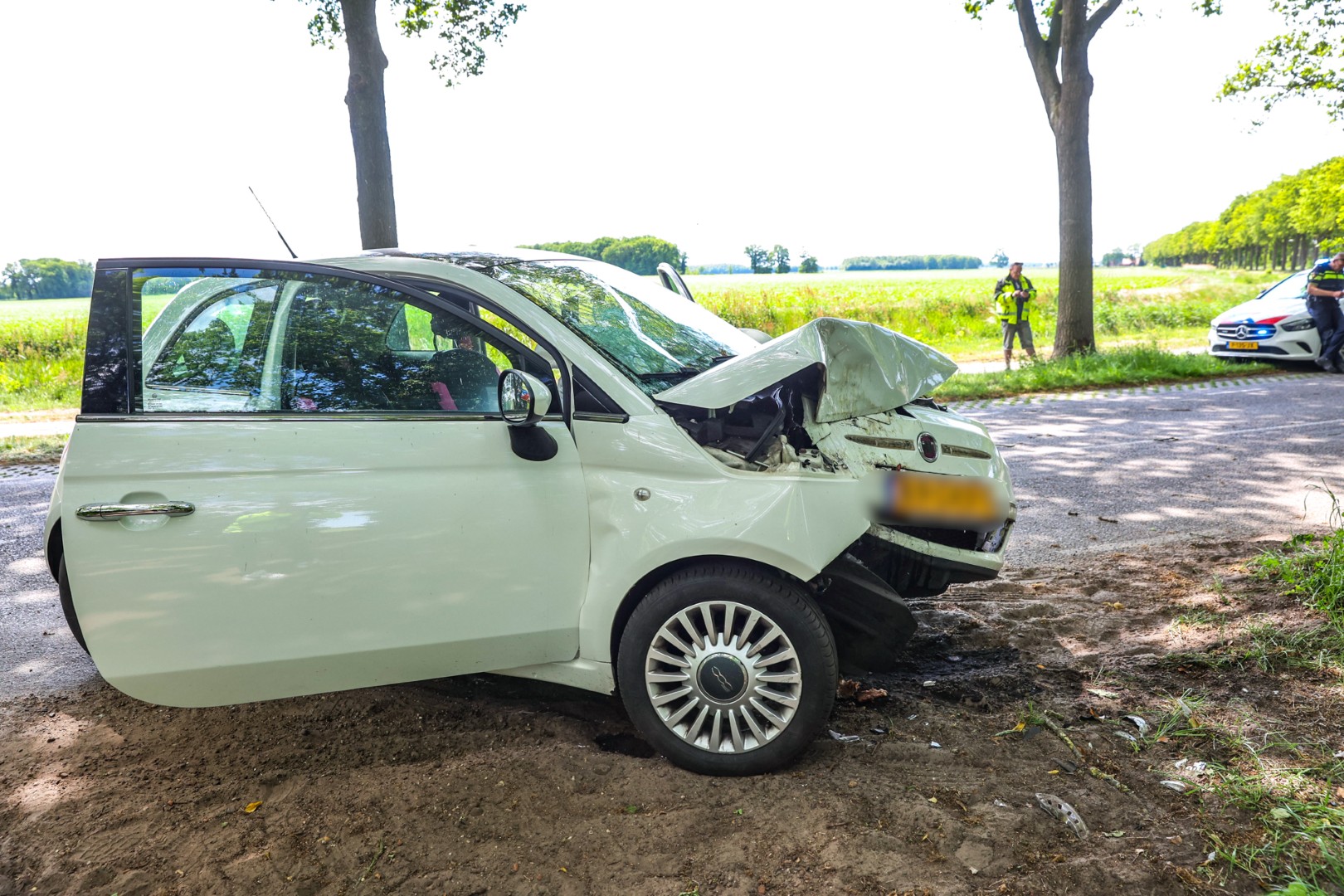 Hulpdiensten rukken uit na ongeval, aanzienlijk veel schade