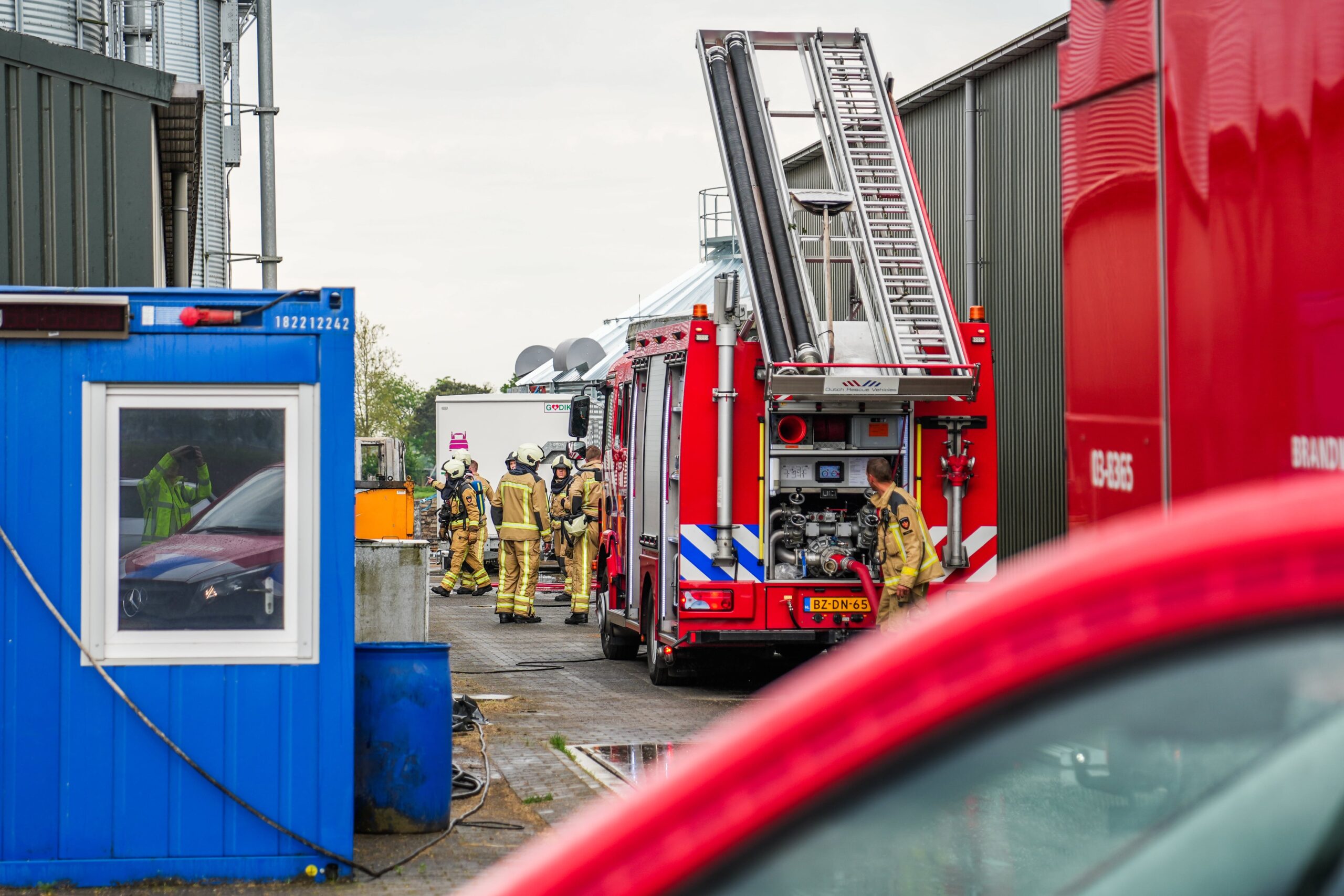 Aggregaat in brand bij boerenbedrijf