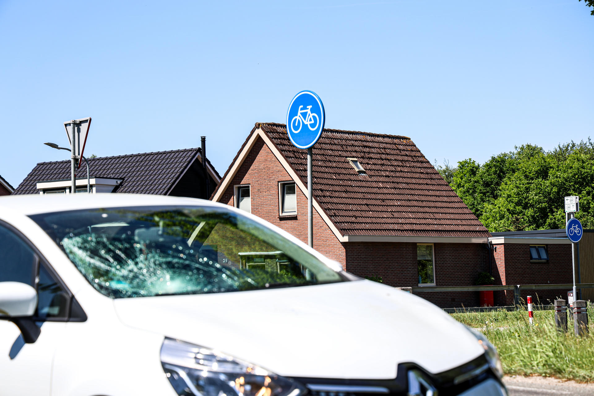 E-biker gewond na harde botsing met auto