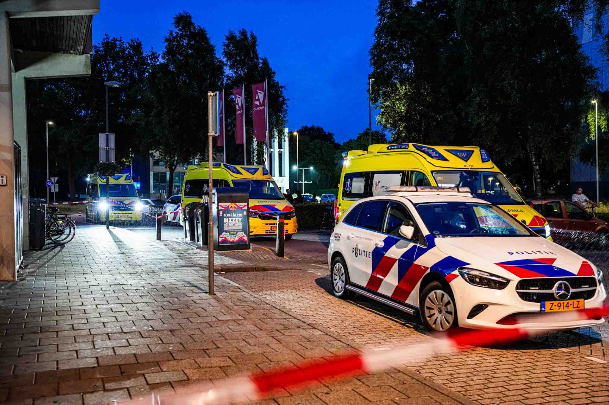 UPDATE: 21-jarige man overleden bij steekincident in flat, verdachte (28) aangehouden