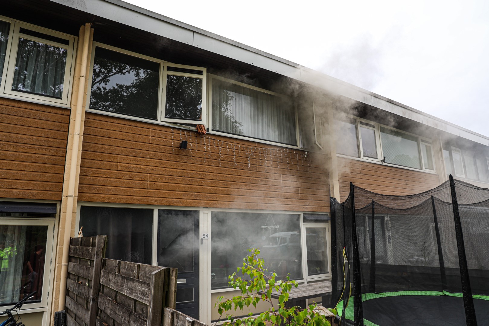 Hond gered bij fikse woningbrand