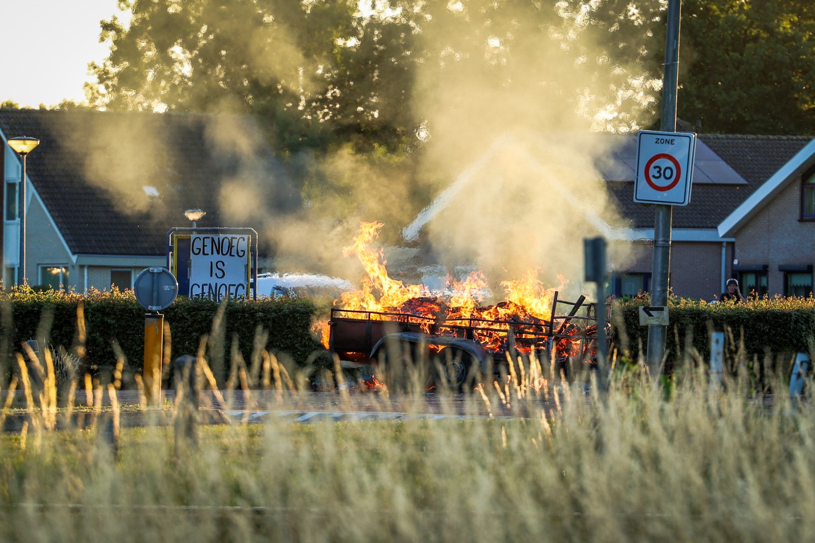 Opnieuw onrust in Coevorden: Aanhanger in brand gestoken tijdens protest