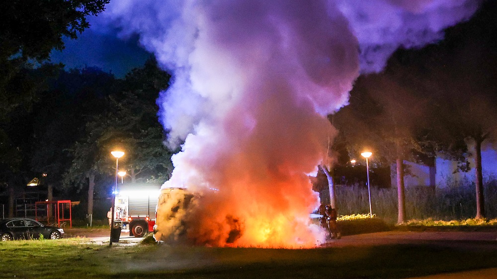 Bestelbus uitgebrand op parkeerplaats
