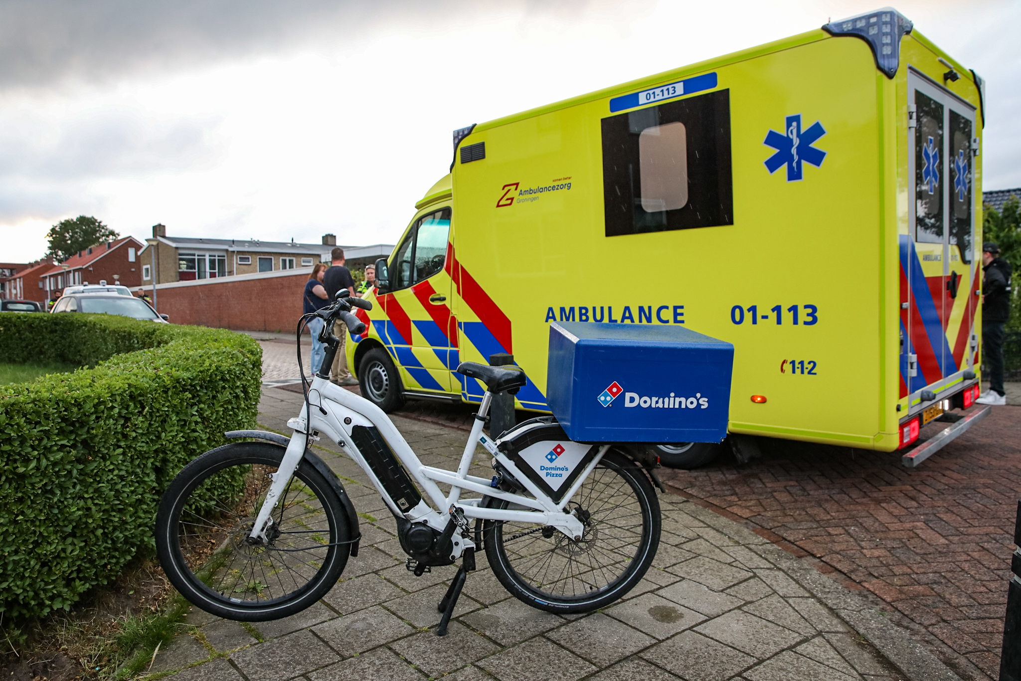 Maaltijdbezorger aangereden door auto