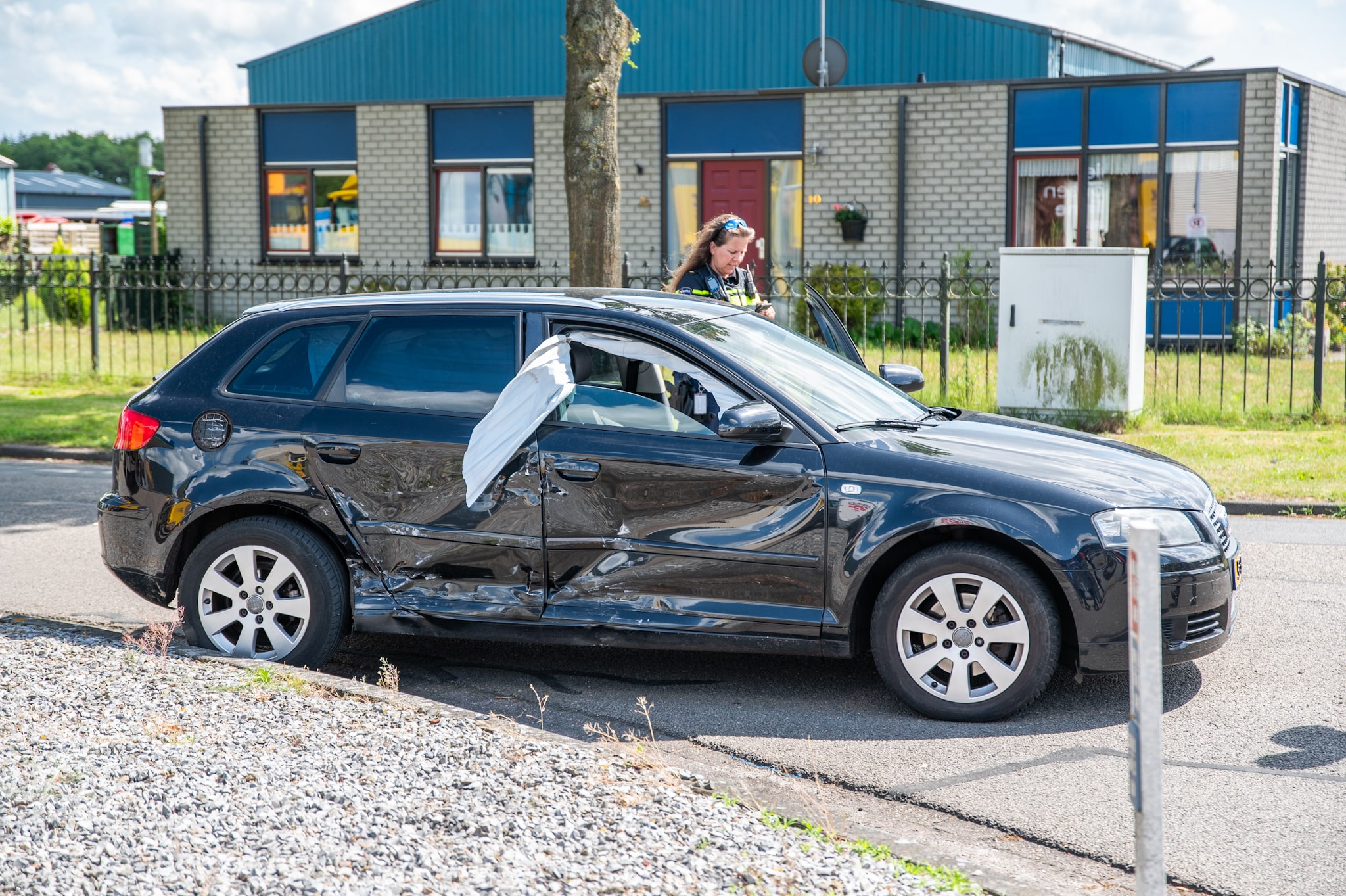 Bestuurder aangehouden na aanrijding op kruising