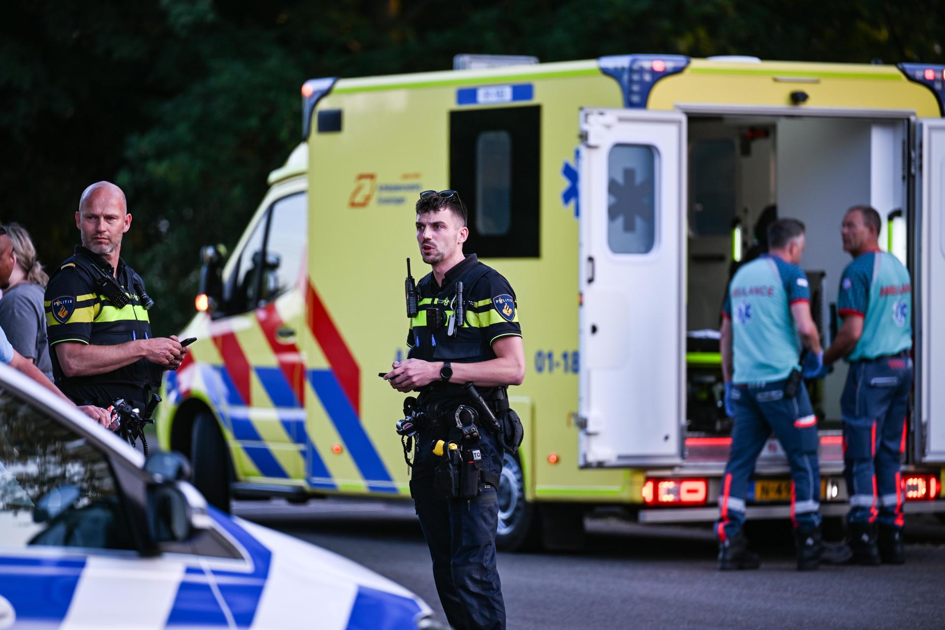Fietsster gewond na aanrijding met busje dat doorreed