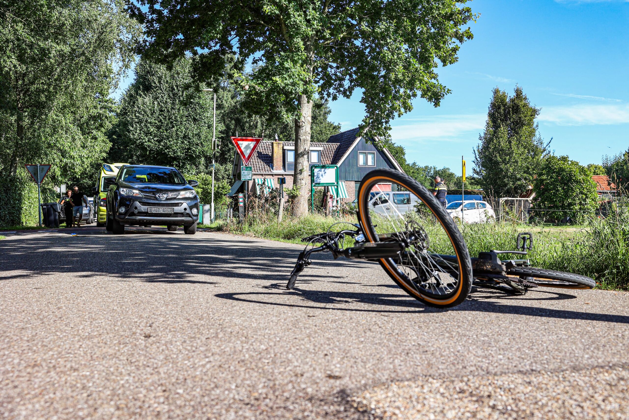 Fietser gewond na aanrijding op oversteekplaats