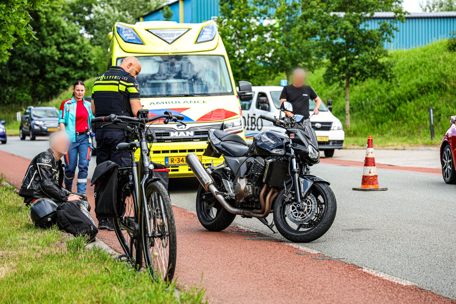 E-biker en motorrijder komen in botsing