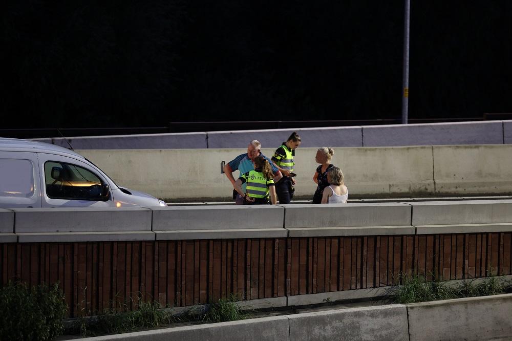 Rijstrook afgesloten vanwege botsing tussen twee auto’s