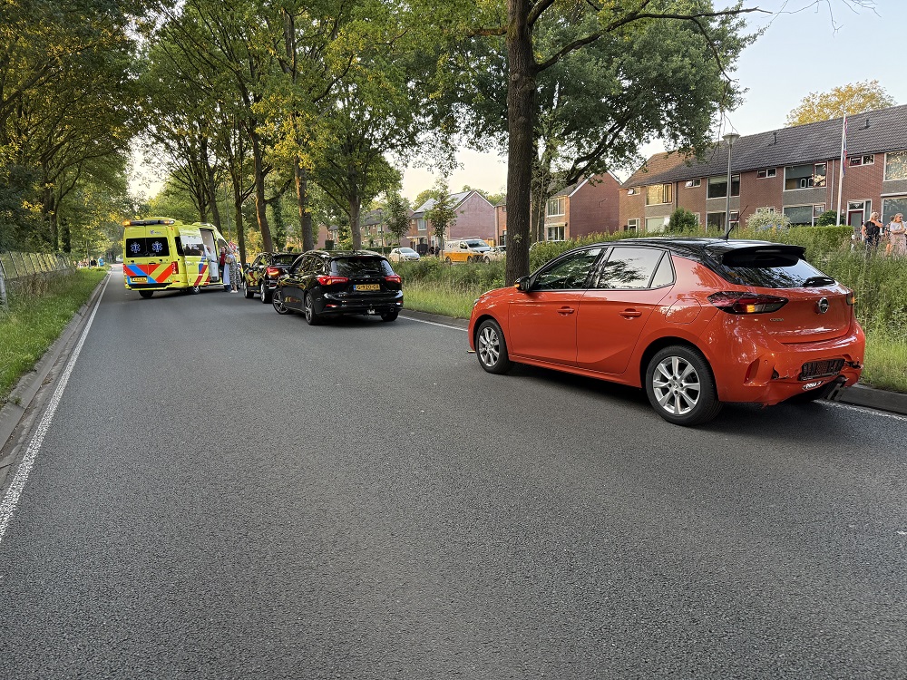 Automobilist slaat op de vlucht na botsing; politie zet achtervolging in