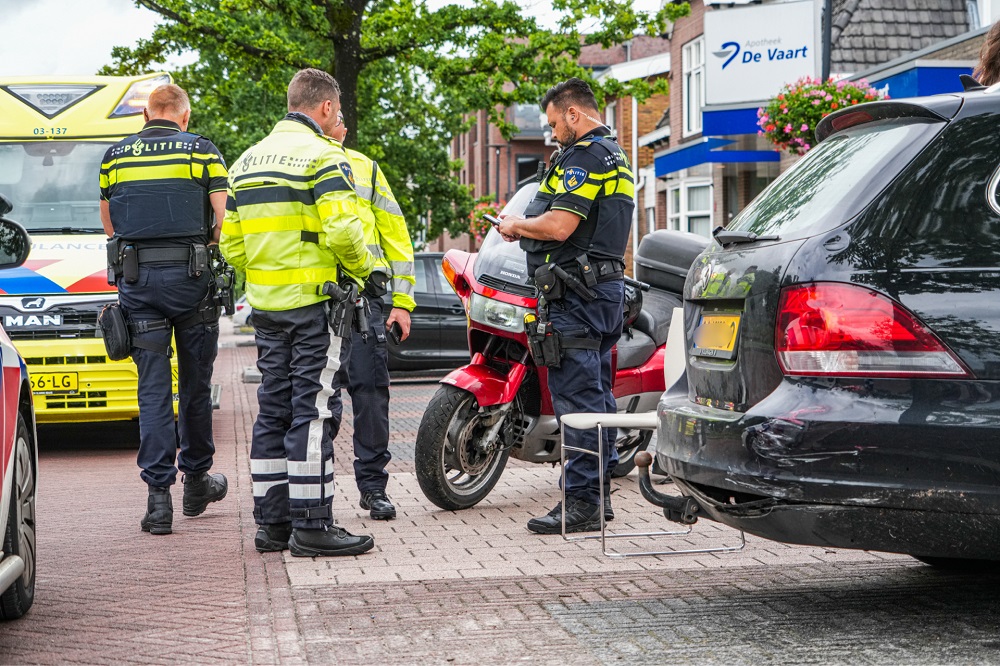Motorrijder gewond na botsing met auto